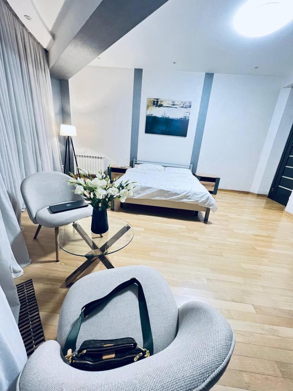 Apartments Tsekhova 1 Street Львов Экстерьер фото