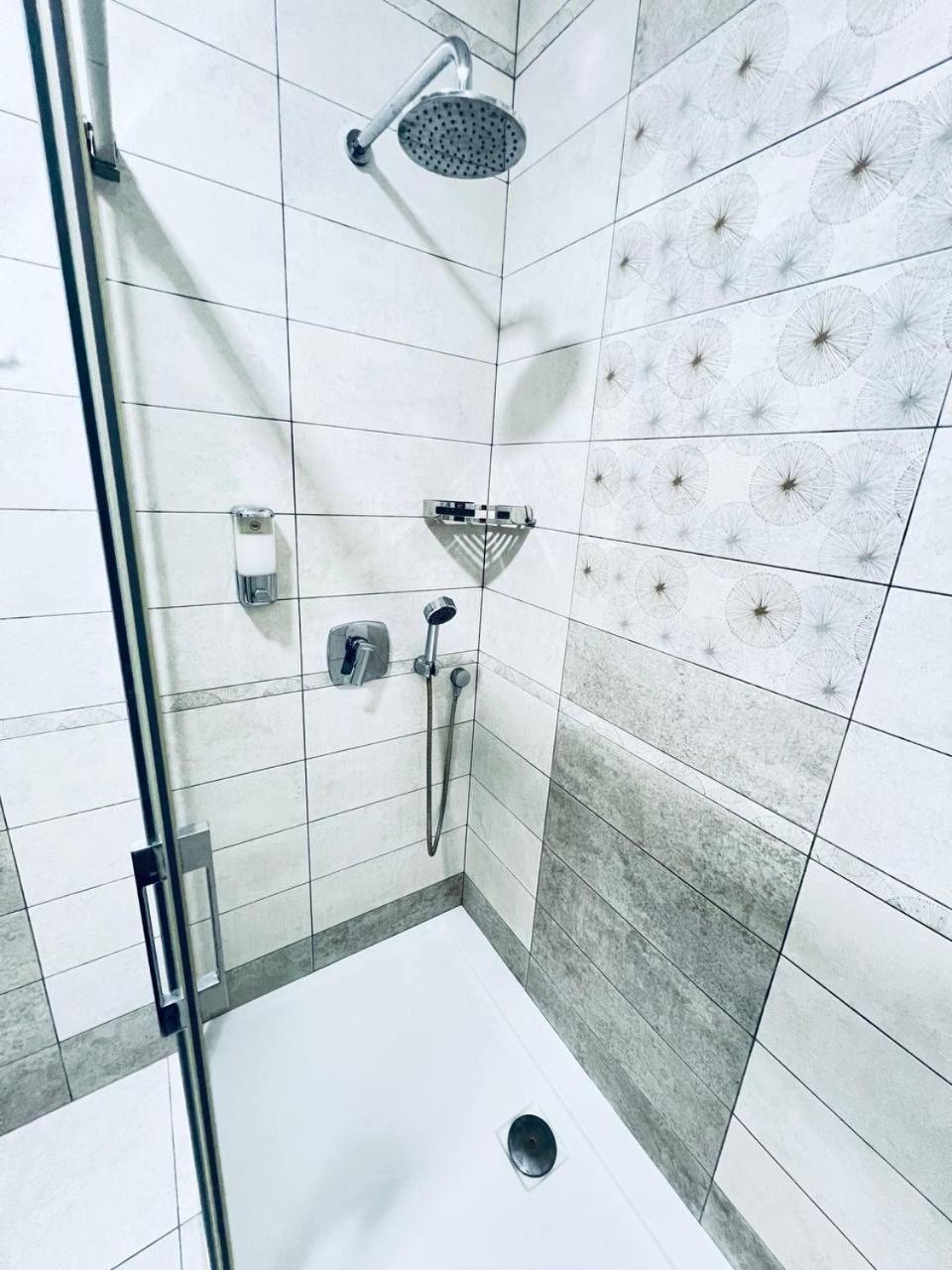 Apartments Tsekhova 1 Street Львов Экстерьер фото